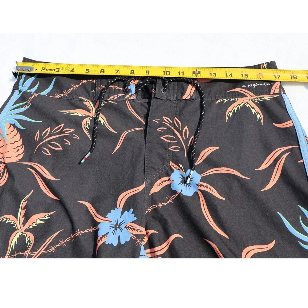 Quiksilver Highline Board Shorts Men's Size 31 Black Floral Barbed Wire Print